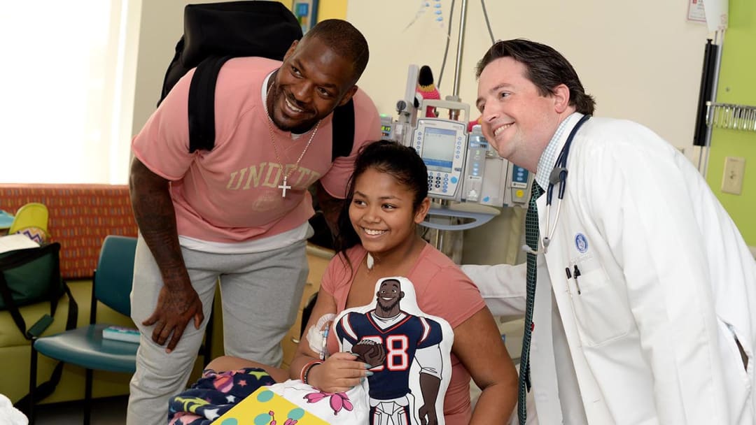 Green Bay Packers TE Martellus Bennett partners with YouTube Kids