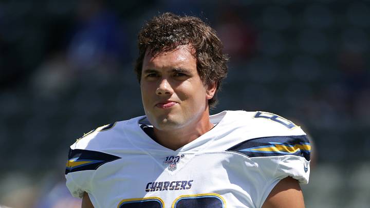 Chargers TE Hunter Henry Suffers Knee Fracture, No Timetable for Return