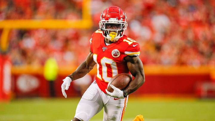 Report: Chiefs WR Tyreek Hill Expected to Miss 4-6 Weeks With Shoulder Injury