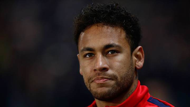 Neymar Undergoes Successful Surgery on Injured Right Foot