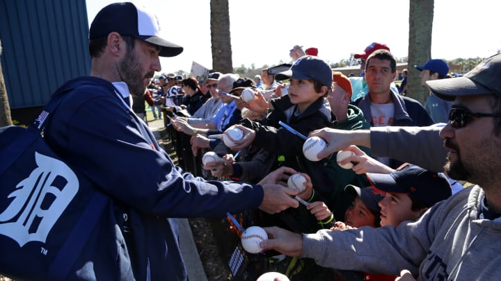 MLB players can exchange digital autographs, messages with fans using lettrs app