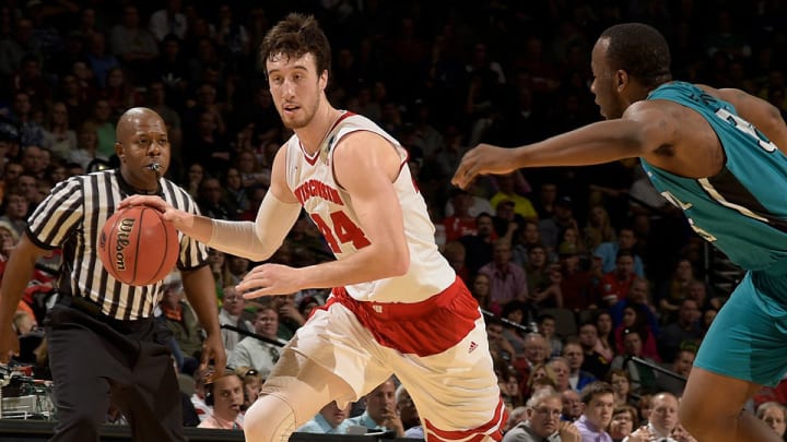 Wisconsin keeps pace with top seeds, cruises past Coastal Carolina