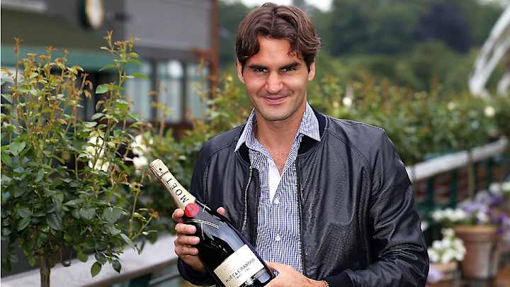 Roger Federer hits 2 million Twitter followers, quotes Scarface
