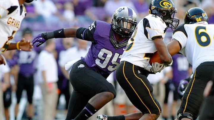 Warrant says TCU defensive end Devonte Fields denied assault Warrant says TCU defensive end Devonte Fields denied assault