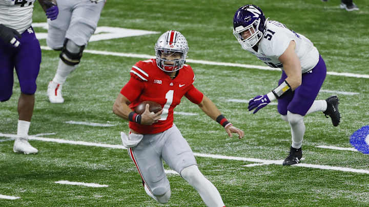 Justin Fields Indicates His Injured Thumb Won't Hold Him Back on Friday Justin Fields Indicates His Injured Thumb Won't Hold Him Back on Friday