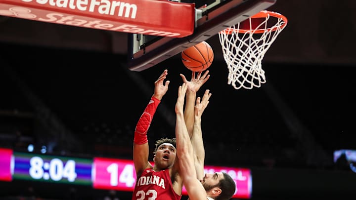 Indiana Struggles to Finish Again in 69-60 Loss at Illinois Indiana Struggles to Finish Again in 69-60 Loss at Illinois