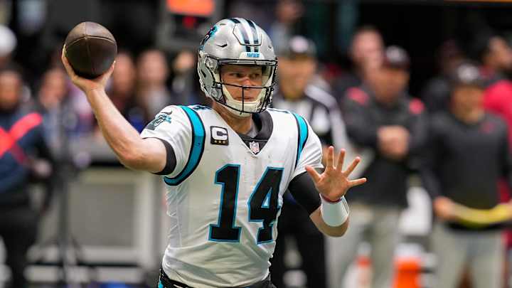 Panthers QB Sam Darnold Exits vs. Falcons After Hit to Head Panthers QB Sam Darnold Exits vs. Falcons After Hit to Head