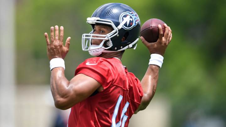 Titans Bring Back Backup Quarterback