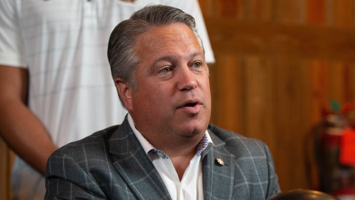 New Florida Bill Would Allow Schools to Facilitate NIL Deals