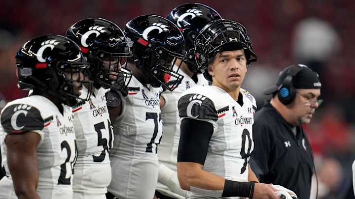 College Football Twitter Debates Whether Cincinnati Belonged in the Playoff College Football Twitter Debates Whether Cincinnati Belonged in the Playoff