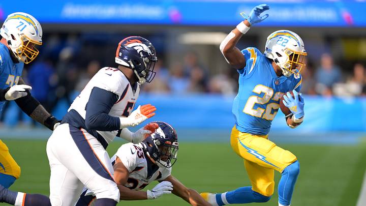 Greg Newsome II returns to play, Ben Skowronek makes crucial catch, and more from the NFL’s Week 17