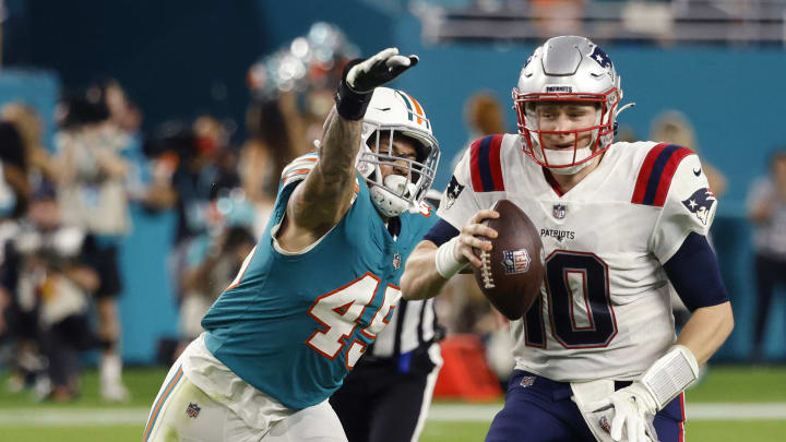 Headache at Hard Rock: Patriots Drop Regular-Season Finale to Dolphins, 33-24