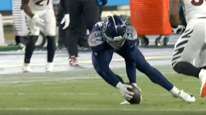 Watch: Controversial Interception Call Goes Titans’ Way vs. Bengals
