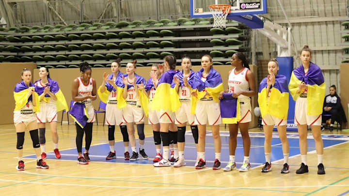 ‘They’re Our Teammates’: American Players in Ukrainian League Show Support on Court ‘They’re Our Teammates’: American Players in Ukrainian League Show Support on Court