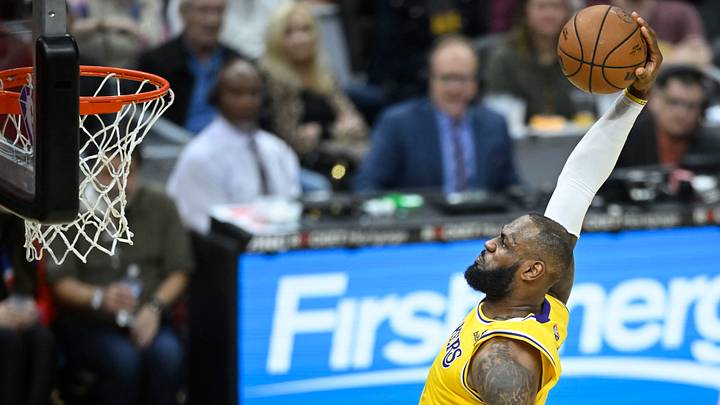 LeBron James Apologizes to Kevin Love After Mammoth Dunk in Cleveland