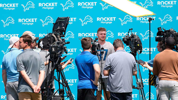 Aidan Hutchinson Has Been ‘All Business’ at Minicamp Aidan Hutchinson Has Been ‘All Business’ at Minicamp