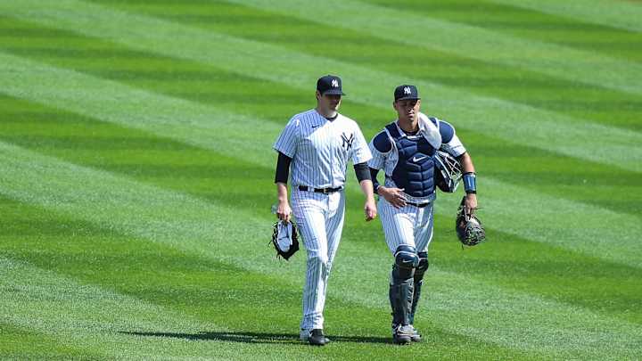 Yankees' Gary Sánchez Day-to-Day After Taking Foul Tip Off Right Hand Yankees' Gary Sánchez Day-to-Day After Taking Foul Tip Off Right Hand