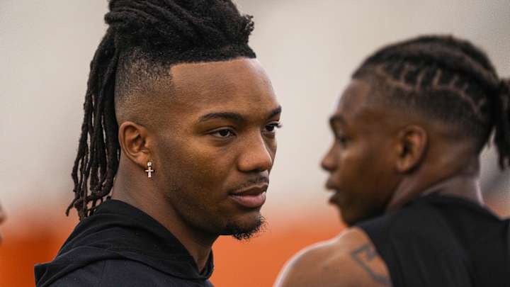 Longhorns Dinner Date: Bijan Robinson, Roschon Johnson Taken Out to Eat by AFC Team