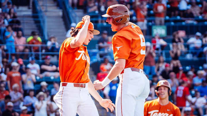 Longhorns Outlast Aggies 5-2, Run Win Streak to 15 Games: Live Game Log
