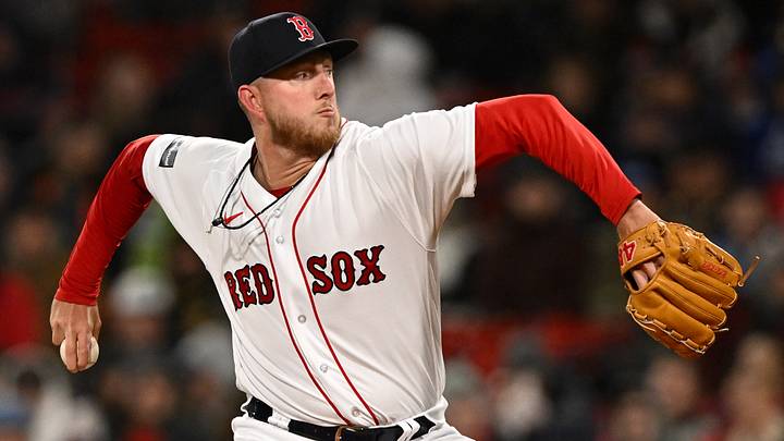 Red Sox’s Zack Kelly Leaves Game in Tears After Suffering Apparent Elbow Injury