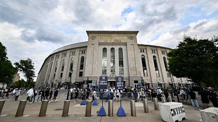 Yankees Radio Voice John Sterling Shakes Off Hit by Foul Ball Yankees Radio Voice John Sterling Shakes Off Hit by Foul Ball