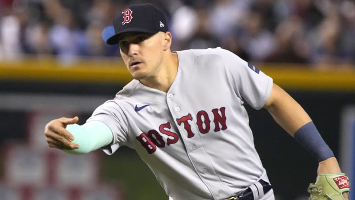 Dodgers Open Deadline Season With Low-Risk Acquisition of Kiké Hernández