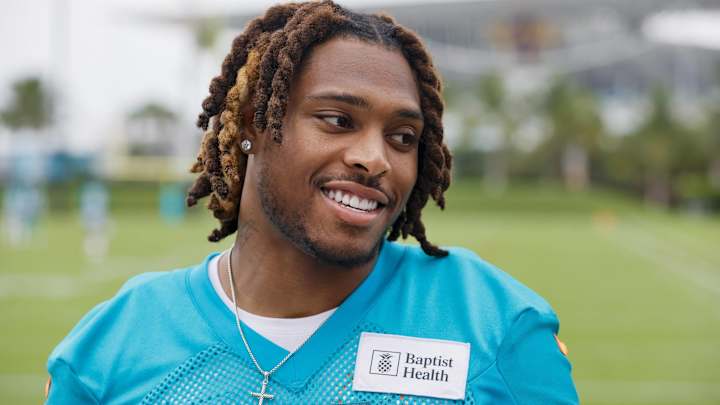 Dolphins’ McDaniel Details Jalen Ramsey’s ‘Amazing’ Response to Knee Injury