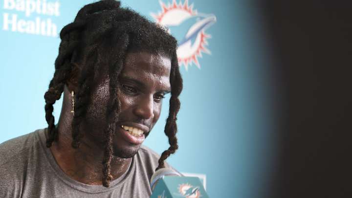 Tyreek Hill Had the Perfect Reaction to Dolphins Signing Eli Apple