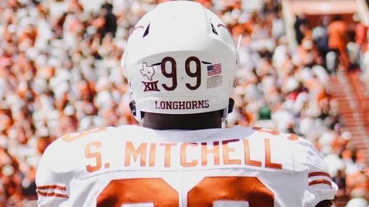Longhorns DL Sydir Mitchell Suffers Injury at Practice, Gets MRI