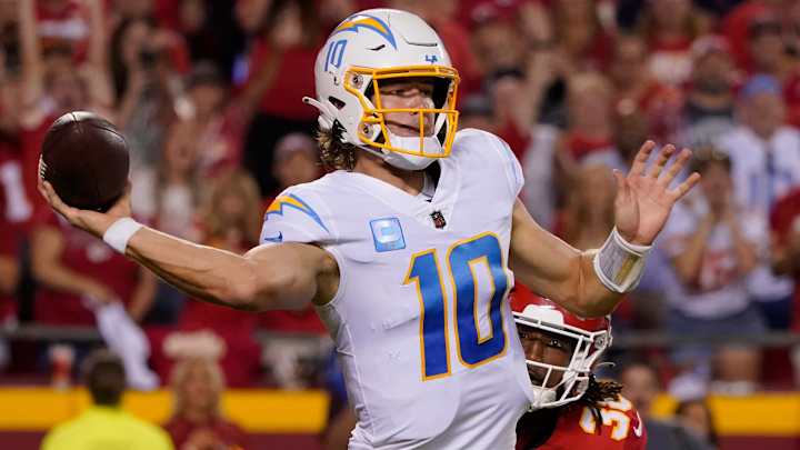 Chargers Coach Gives Injury Update on Justin Herbert Ahead of Week 3