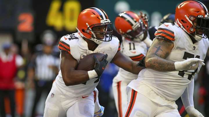 Browns Nick Chubb Makes Chargers Derwin James Look Silly on 41 Yard Touchdown Browns Nick Chubb Makes Chargers Derwin James Look Silly on 41 Yard Touchdown