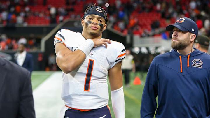 Justin Fields Apologized to Bears Defense After Loss to Falcons, per Sources Justin Fields Apologized to Bears Defense After Loss to Falcons, per Sources