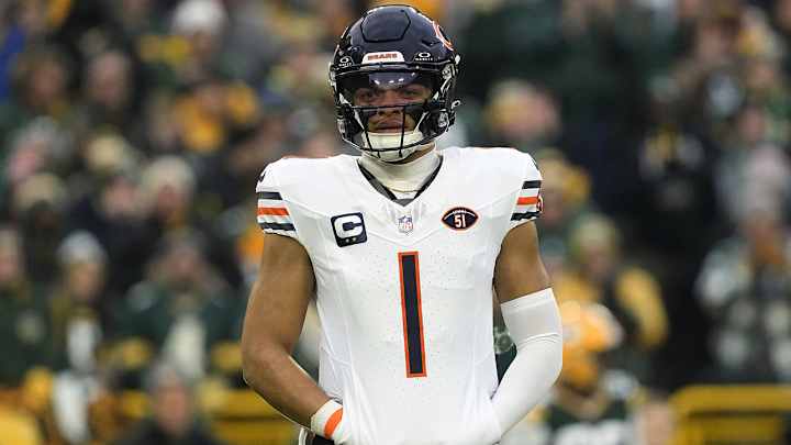 Bears Trade QB Justin Fields to Steelers