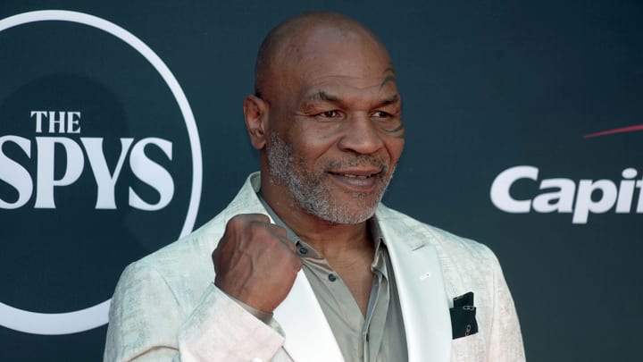UFC Legend Chael Sonnen Accuses Mike Tyson of Faking Workout Video for Jake Paul Fight