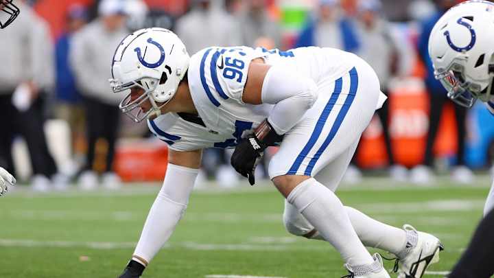 Colts Re-Sign Former First-Round Pick