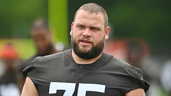 Browns’ Joel Bitonio Unhappy With Eagles’ ‘Cheap Shots’ on Deshaun Watson