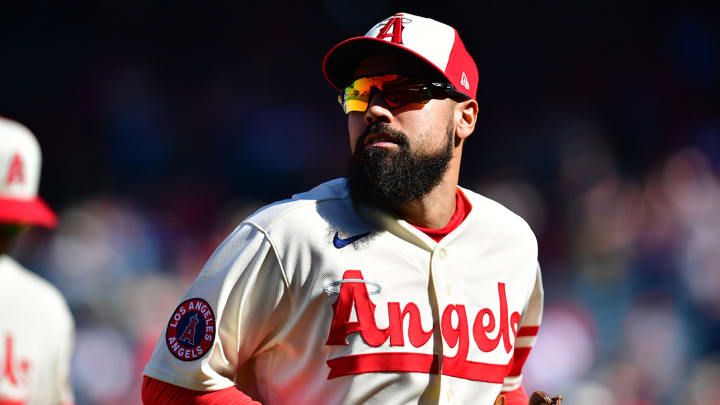 Angels’ Anthony Rendon Says He Doesn't Speak English When Asked for Injury Update Angels’ Anthony Rendon Says He Doesn't Speak English When Asked for Injury Update