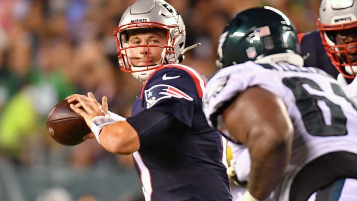 Patriots Rally Within 16-14 of Eagles At Halftime