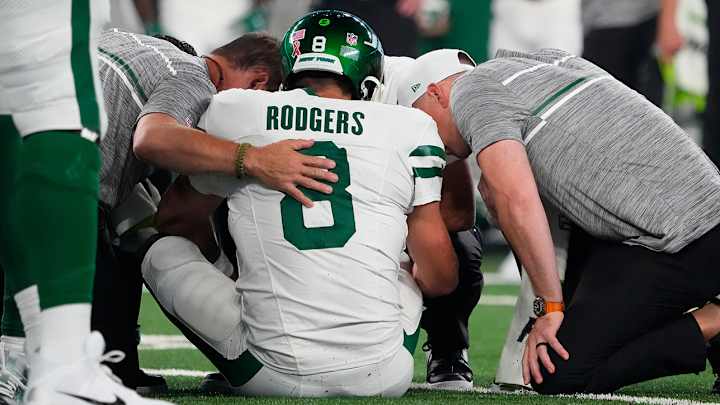 NFL World Reacts to Aaron Rodgers’s Injury in Jets Debut