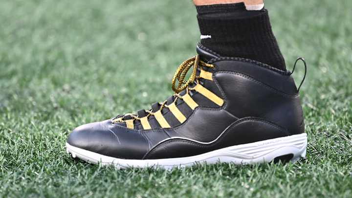 Derek Carr Leads Saints to Victory in Air Jordan Cleats