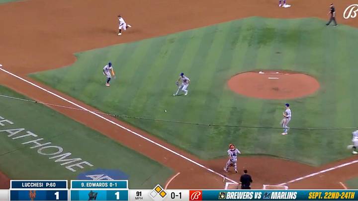 MLB Fans Roasted Mets Pitcher for His Comical Throwing Error to an Empty Third Base
