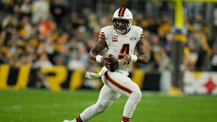 Deshaun Watson Contact With Official Didn’t ‘Rise to the Level of a Foul,’ NFL Says