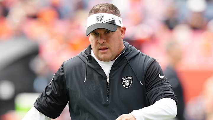 Josh McDaniels Makes Bizarre, Costly Decision on Late Field Goal in Raiders’ Loss