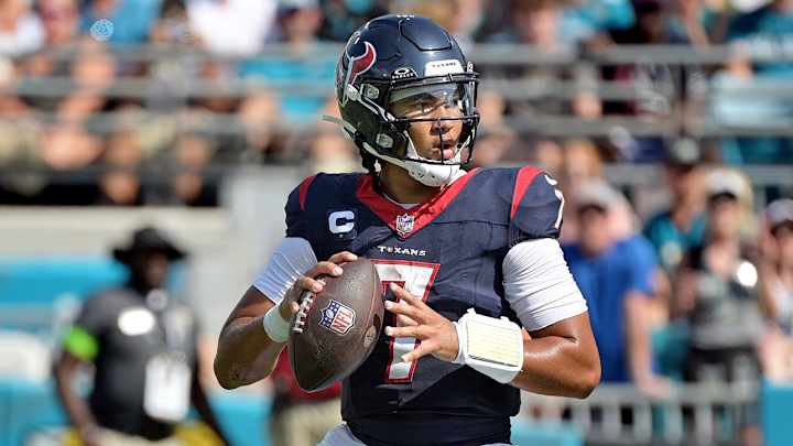 NFL Week 4 DFS Bargain Picks: Making a Dart Throw at Running Back NFL Week 4 DFS Bargain Picks: Making a Dart Throw at Running Back