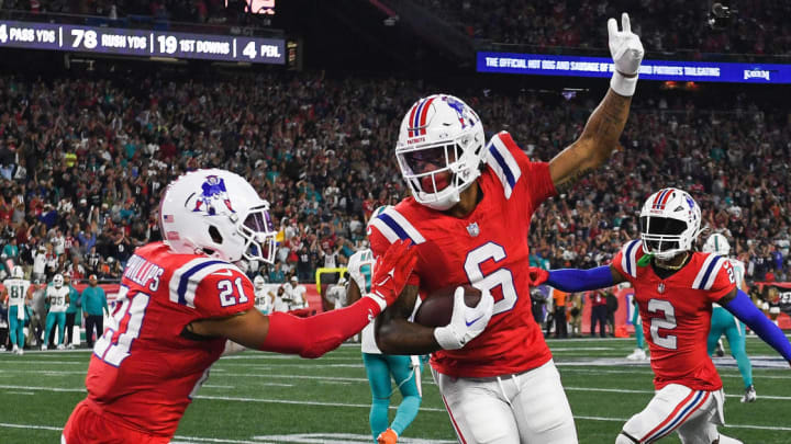 New England Patriots Christian Gonzalez, Ezekiel Elliott Among 3 to Watch at Dallas Cowboys