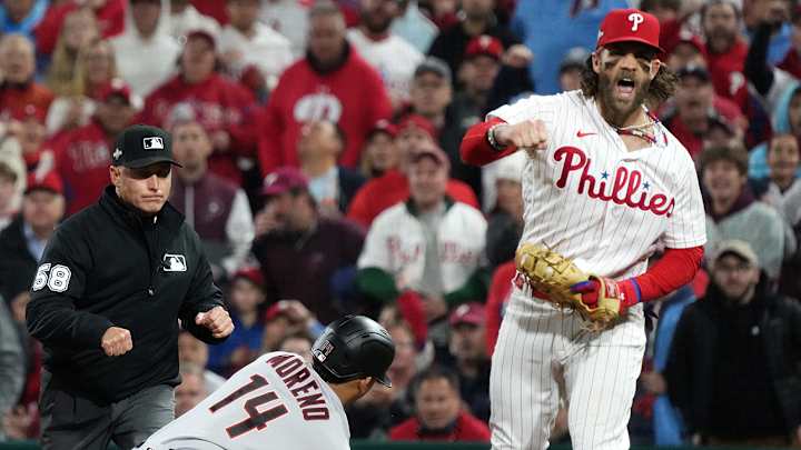 A Momentary Blackout at a Tense Moment Left Phillies and Diamondbacks Fans Seething