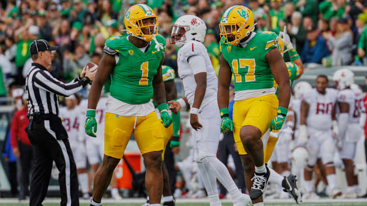 True Freshmen Edge Rushers Shine in Oregon's Win Over Washington State