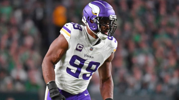 Vikings’ Danielle Hunter Earns $1 Million Incentive Bonus on Bizarre Play