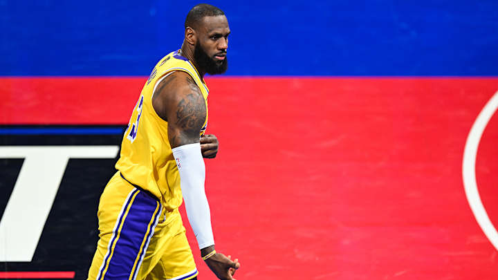 Lakers’ Bench Was Awestruck After LeBron James Drained Three Straight Threes