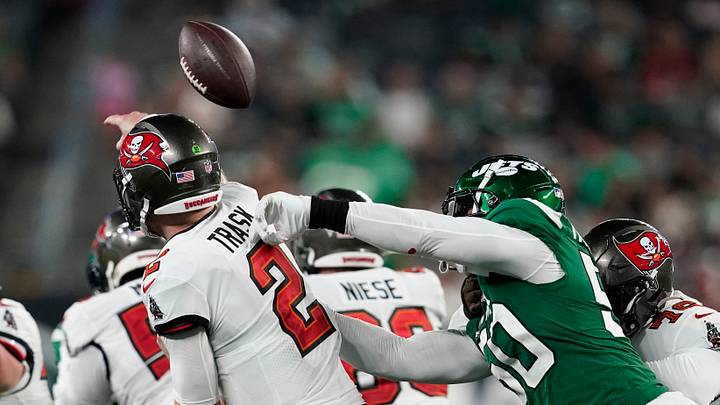 Jets Elevate Offensive Lineman, Defensive End for Sunday's Home Game vs. Texans